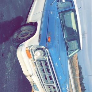 Meet your Posher, Faith marina